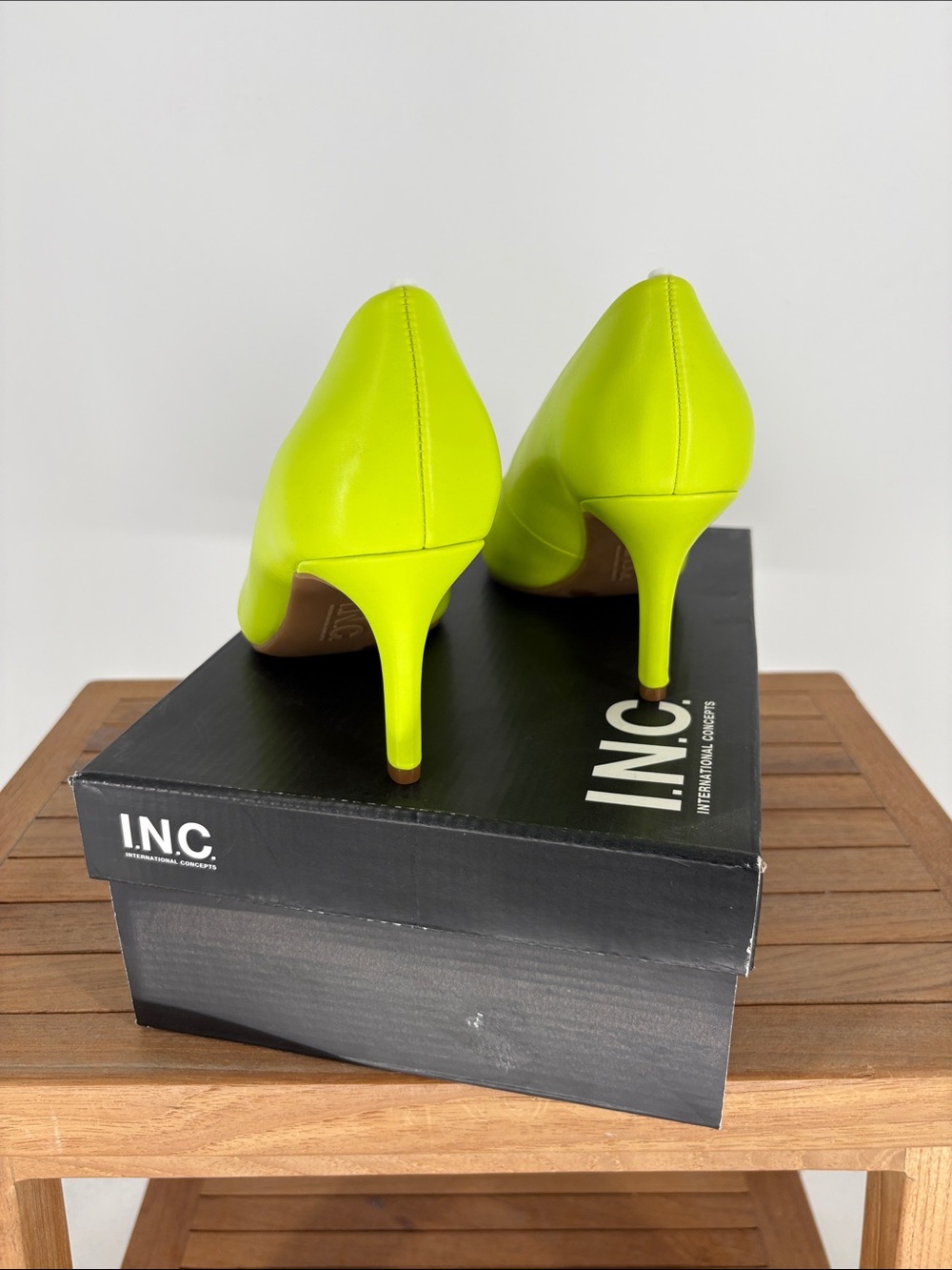 New women’s INC International Concepts Neon Yellow Pointed size 6.5 M - Picture 3 of 6